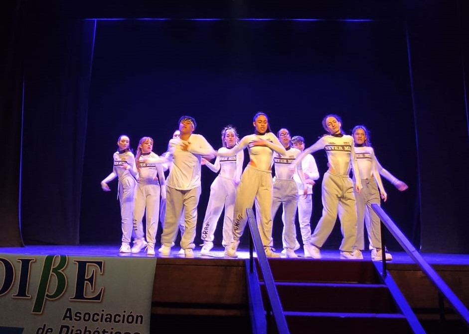 Talento y solidaridad se dan cita en el IV Festival Benéfico de ADIBE, con la colaboración de Artes Escénicas Mari Jose
