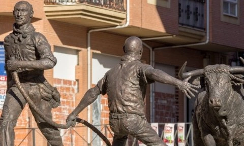 Monumento al Toro Enmaromado